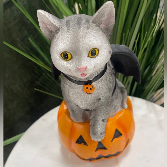 Halloween Cat Tabby Cat in Bat Costume Wings on Pumpkin Resin Statue Humane NWT - Picture 1 of 6